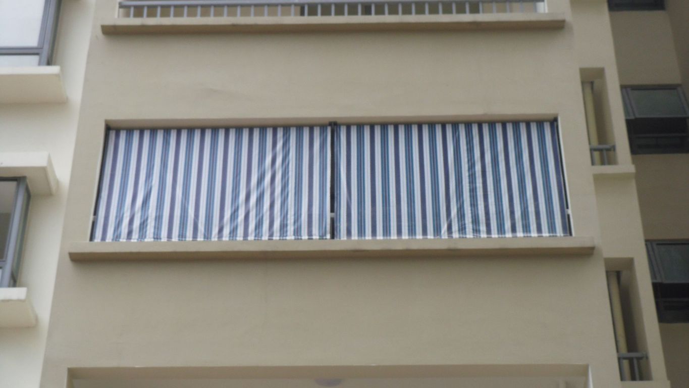 bat-che-nang-ban-cong-tu-dong-cuon-tha