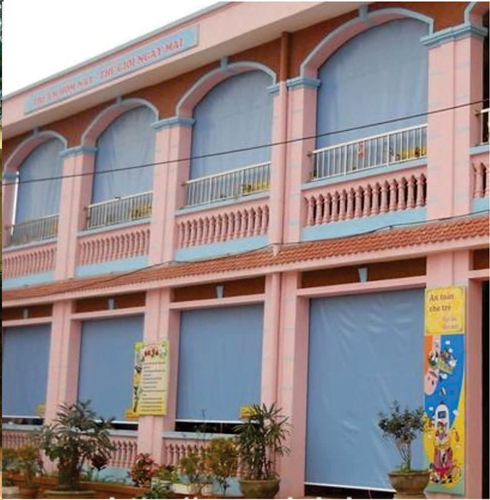 bat-che-nang-mua-tu-cuon-lap-truong-hoc